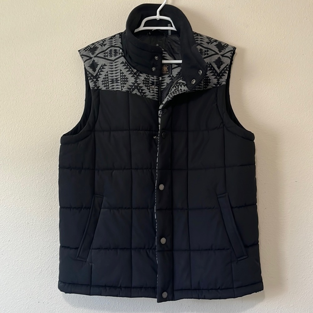 PENDLETON puffer vest. Mens size large.